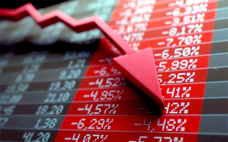 Stock market plunges, investors lose Rs 7.46 lakh crore